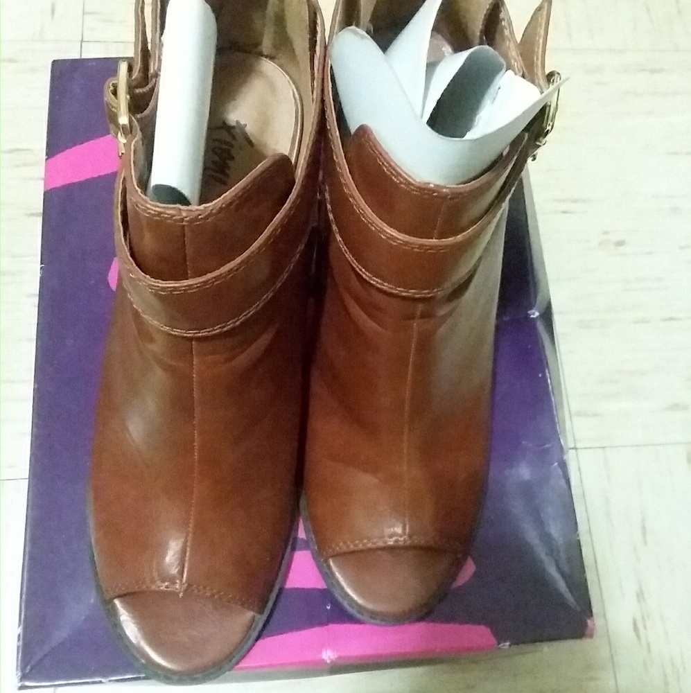 Women's bootie open toe, ankle buckle and back zip